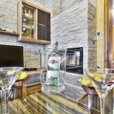 Amazing In W/ Outdoor Swimming Pool, Wifi&4 Bedrooms * Kaštel