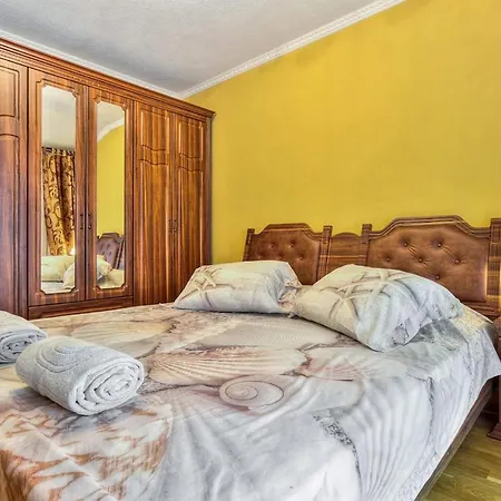 Amazing In W/ Outdoor Swimming Pool, Wifi&4 Bedrooms Kaštel
