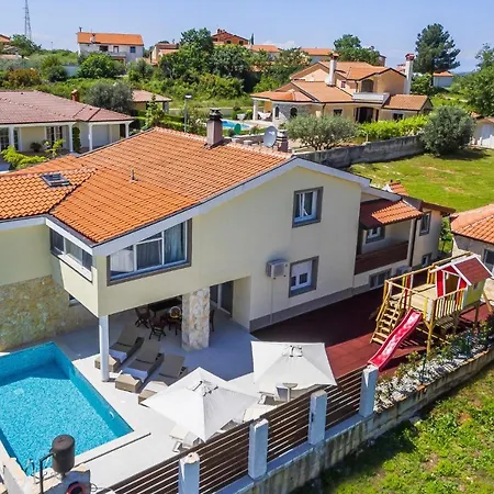 Cozy In With Outdoor Swimming Pool * Kastel
