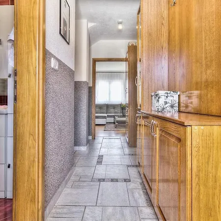 Amazing In W/ Outdoor Swimming Pool, Wifi&4 Bedrooms Vakantiehuis Kaštel