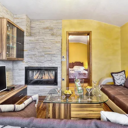 Amazing In W/ Outdoor Swimming Pool, Wifi&4 Bedrooms Vakantiehuis *