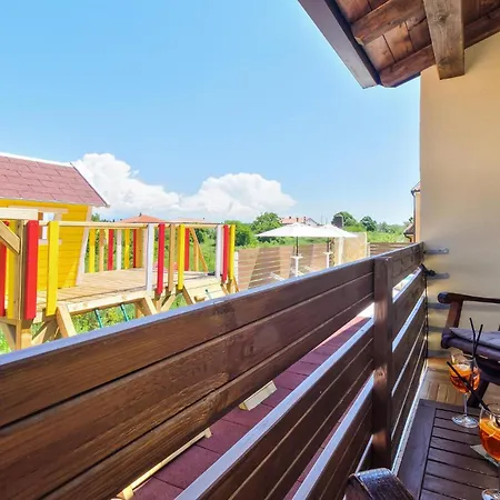 Дом отдыха Cozy In With Outdoor Swimming Pool Kastel