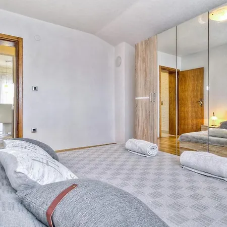 Lovely Home In Kastel Feriehus