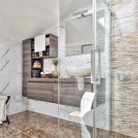 Lovely Home In Kastel Feriehus