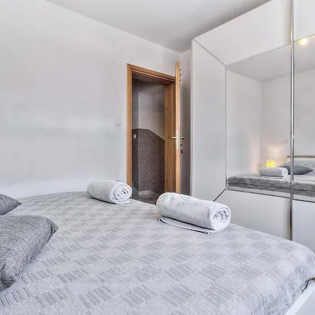Lovely Home In Kastel Feriehus *