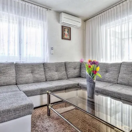 Lovely Home In Kastel Feriehus