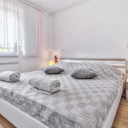 Lovely Home In Kastel Feriehus *