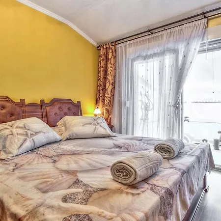 Lovely Home In Kastel Feriehus