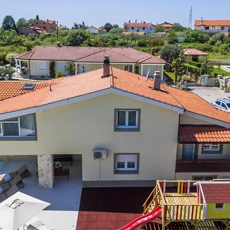 Lovely Home In Kastel Feriehus *