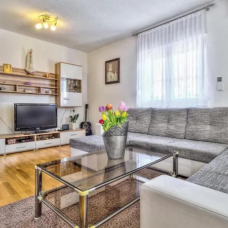 Lovely Home In Kastel Feriehus