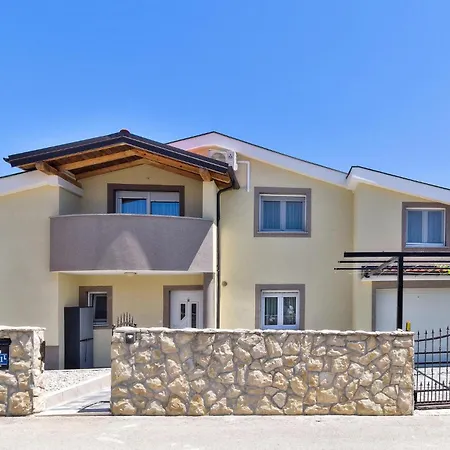 Lovely Home In Kastel
